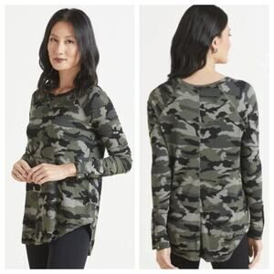 Evereve Women's Sophie Snap Cuff Top Green Camo Size L